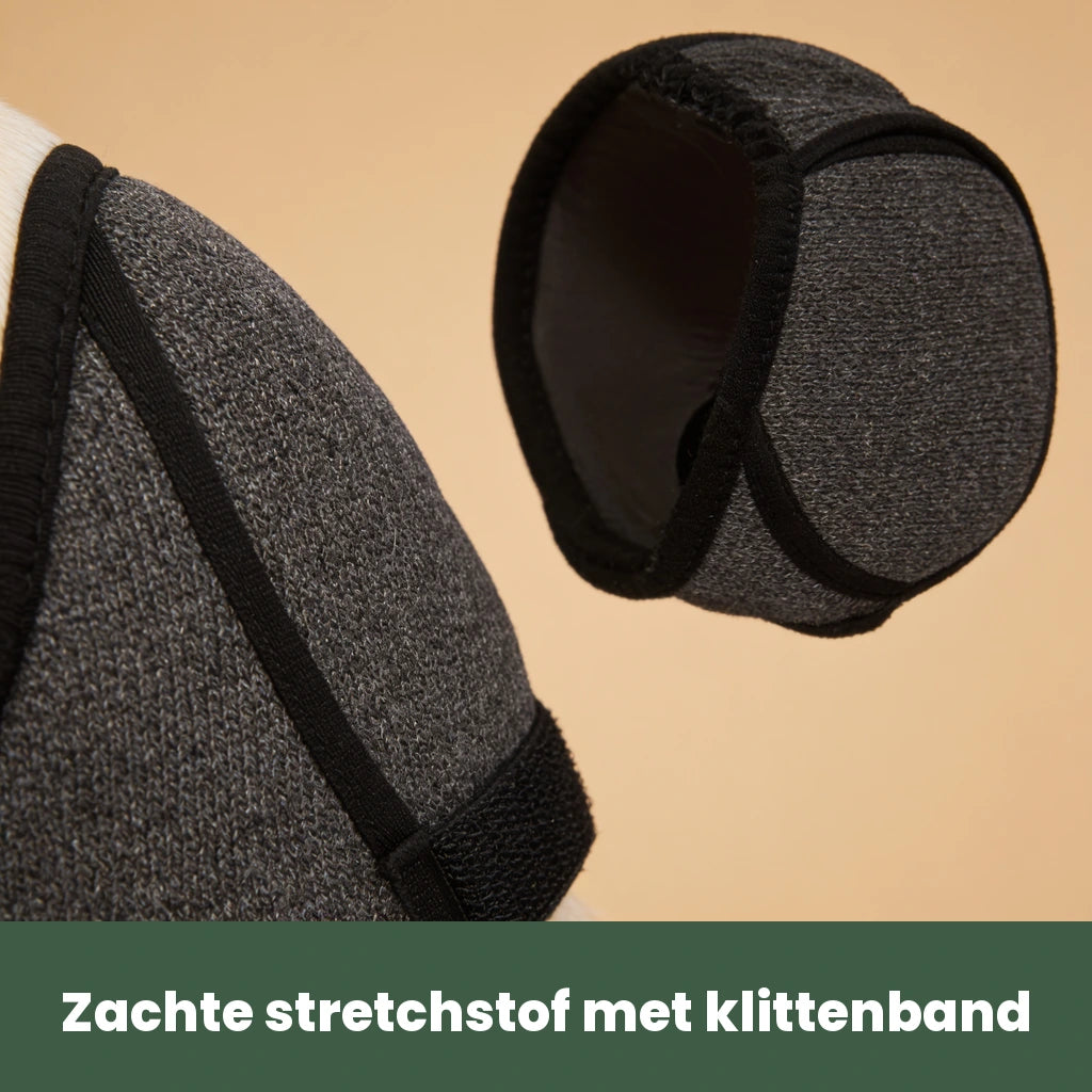 Close-up van de rekbare grijze stof en de zwarte bies van de oorbescherming