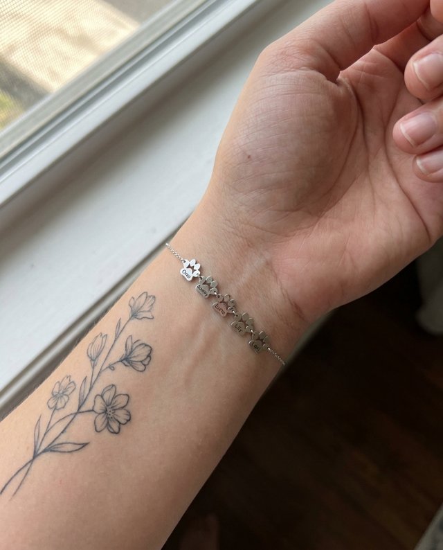 Klantfoto PawBond pootjesarmband van Lisa M.